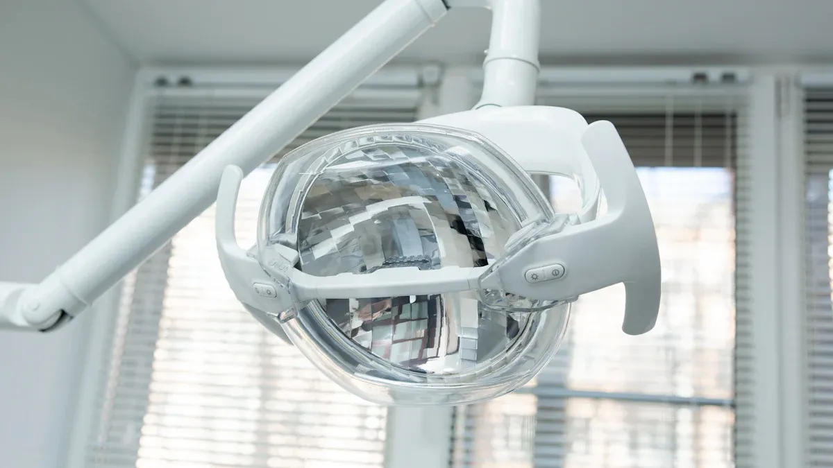 Pagrindiniai medicininės apšvietimo įrangos priežiūros ir valymo patarimai