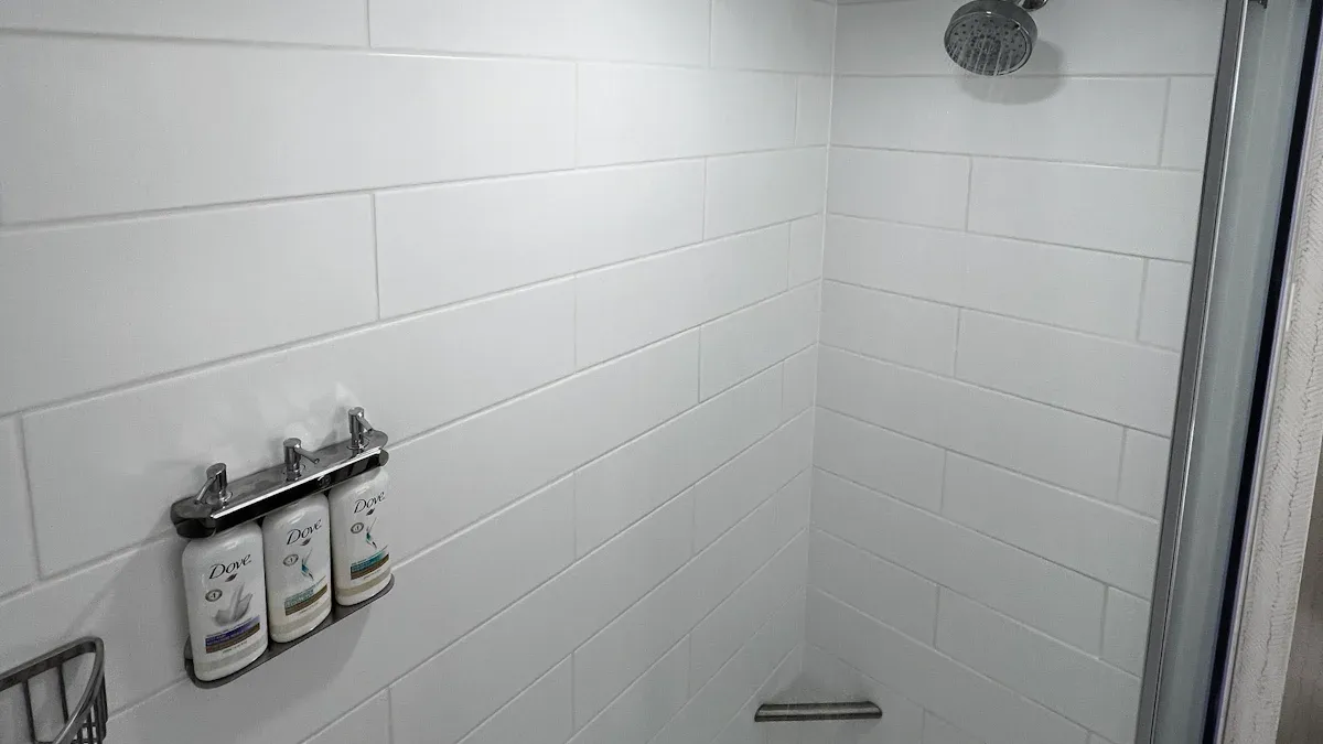 Kur dažniausiai montuojamas vandeniui atsparus linijinis apšvietimas