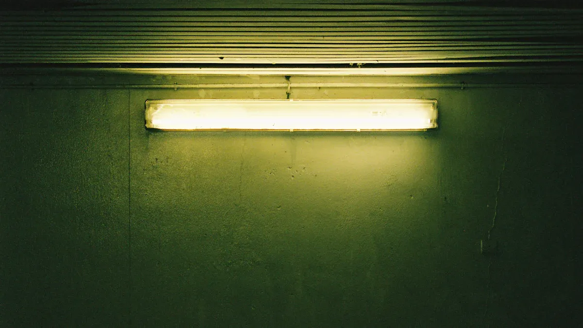 Pagrindiniai „Batman B1 LED Batten Light“ ir fluorescencinių vamzdžių skirtumai